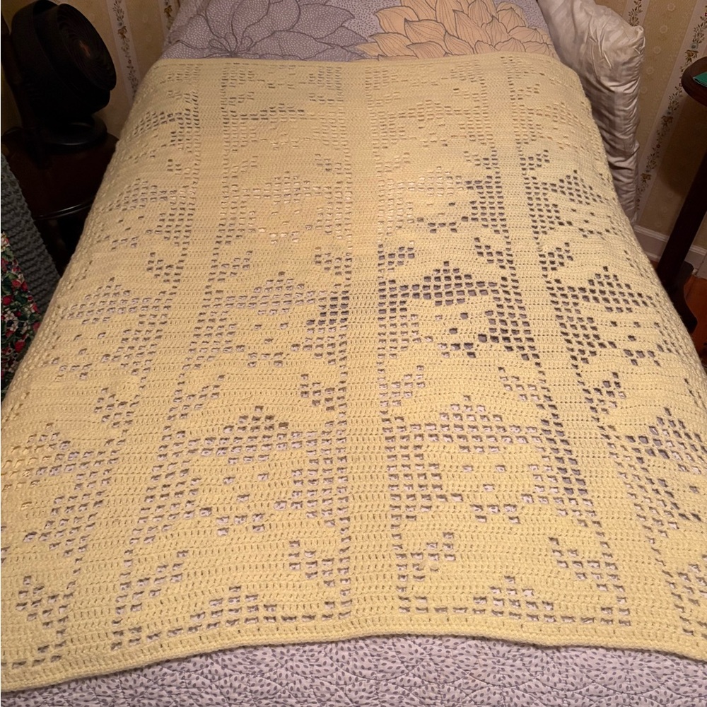Charming Yellow Teddy Bear Crochet Blanket